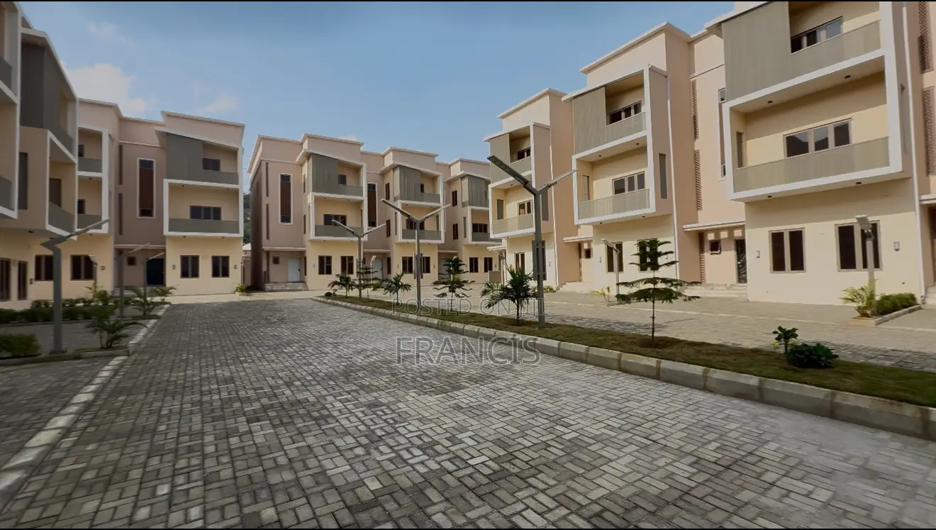 4bdrm Townhouse/Terrace in Dawaki for sale