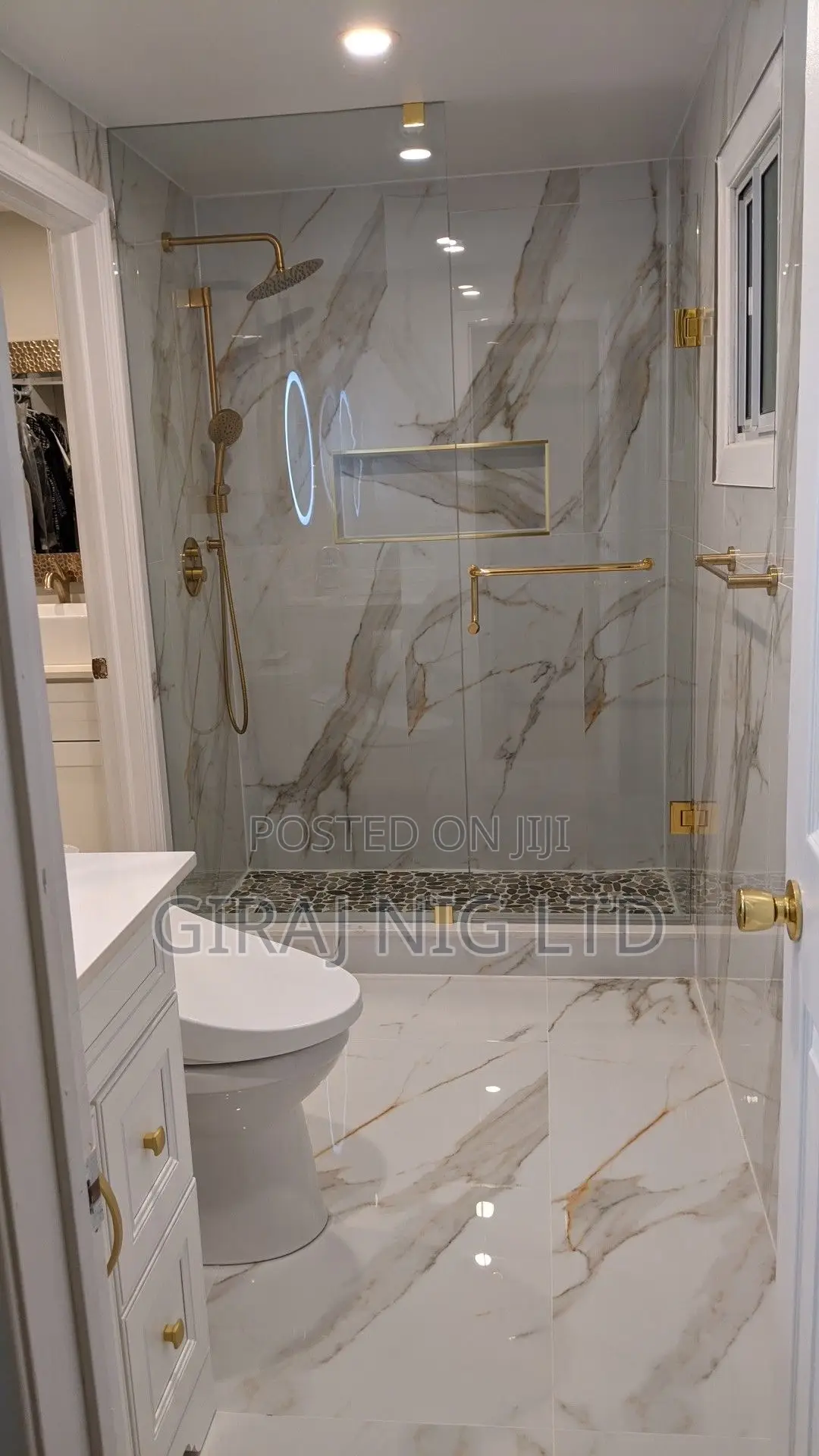 Luxury Shower Cubicle, Using Golden Accessories