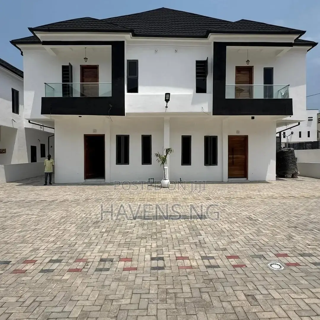 4bdrm Duplex in Ikota for sale