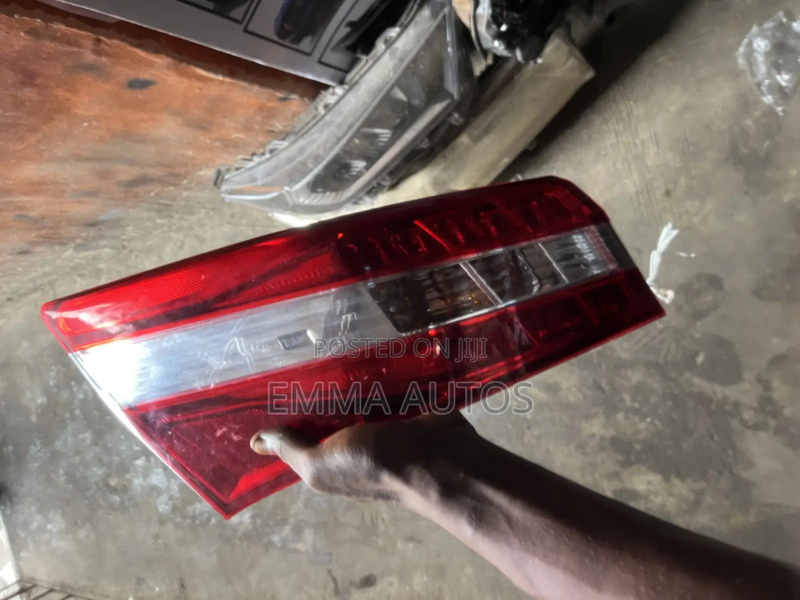 Back Light Avalon 2018 Driver Side Available Now