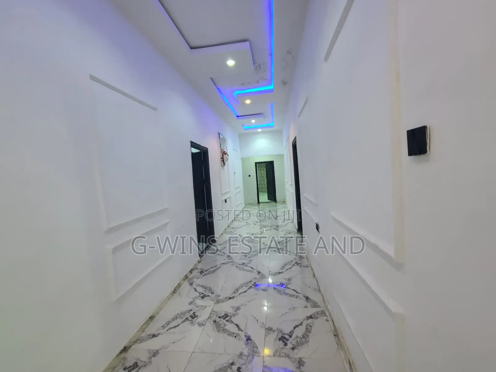 5bdrm Bungalow in Ekenwan Road Benin for sale