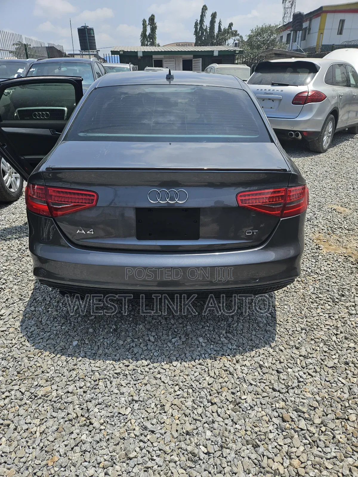 Audi A4 2.0T Premium Multitronic 2013 Gray