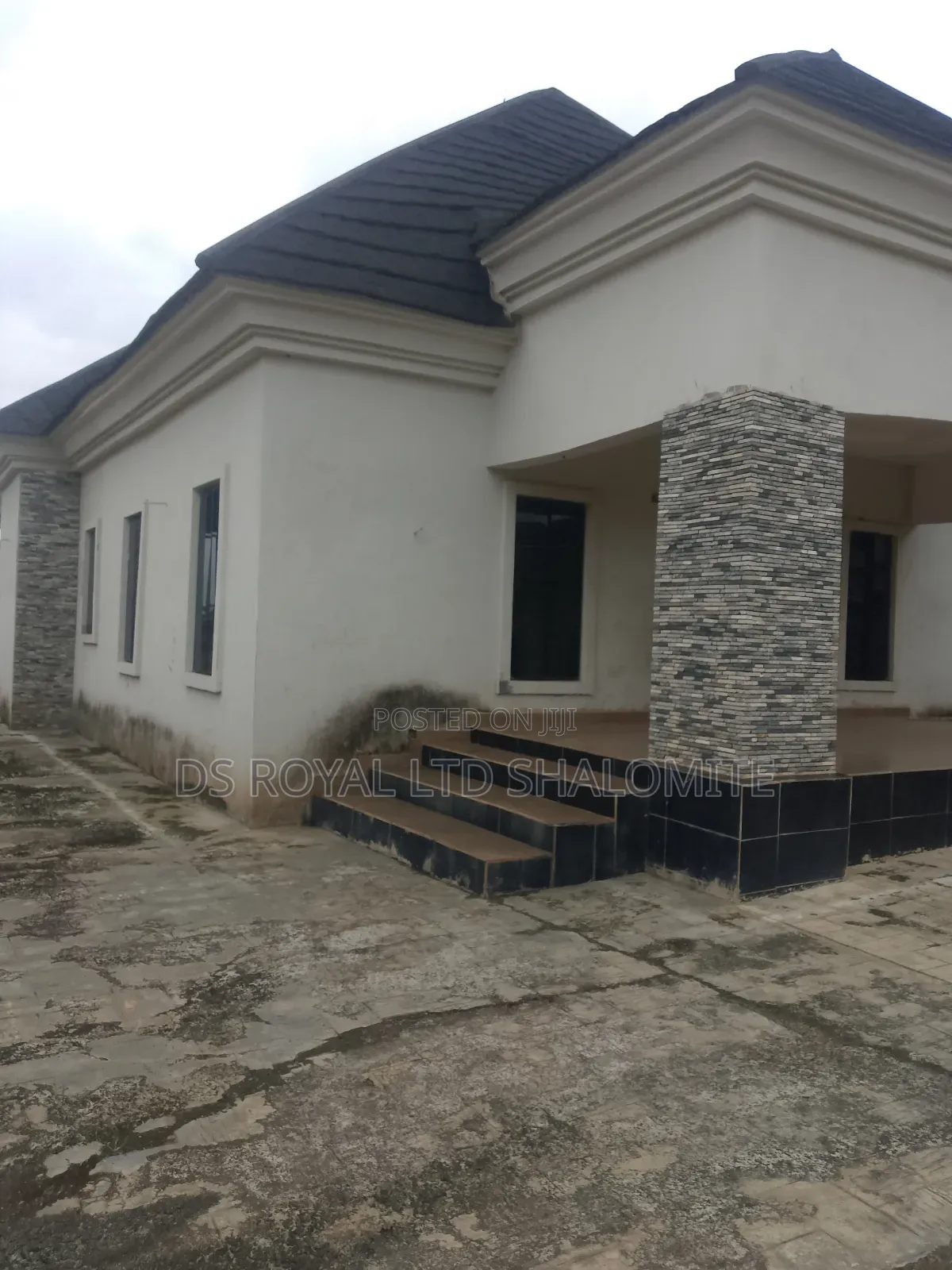 4bdrm Bungalow in Benin City for sale