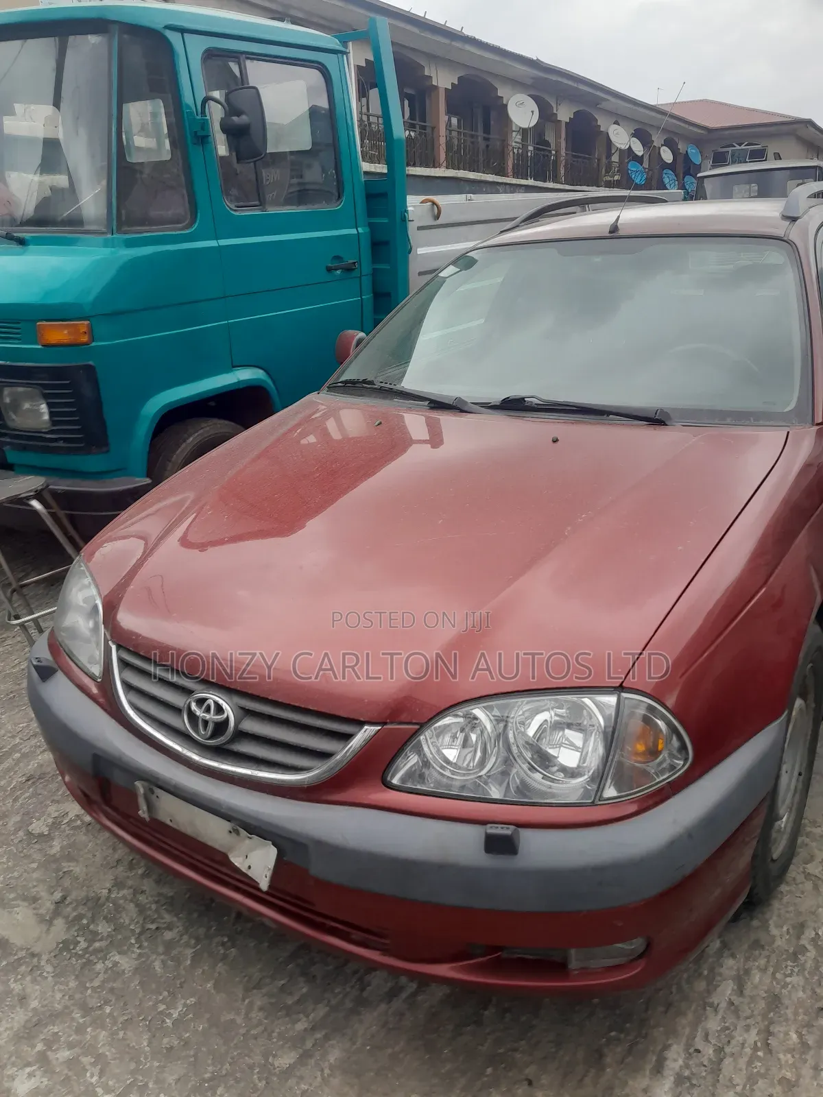 Toyota Avensis Liftback 2005 Red