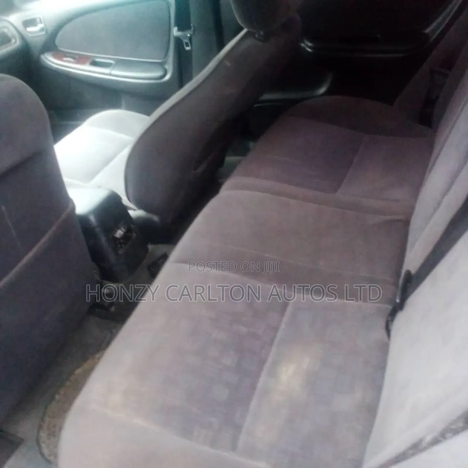 Toyota Avensis Liftback 2005 Red