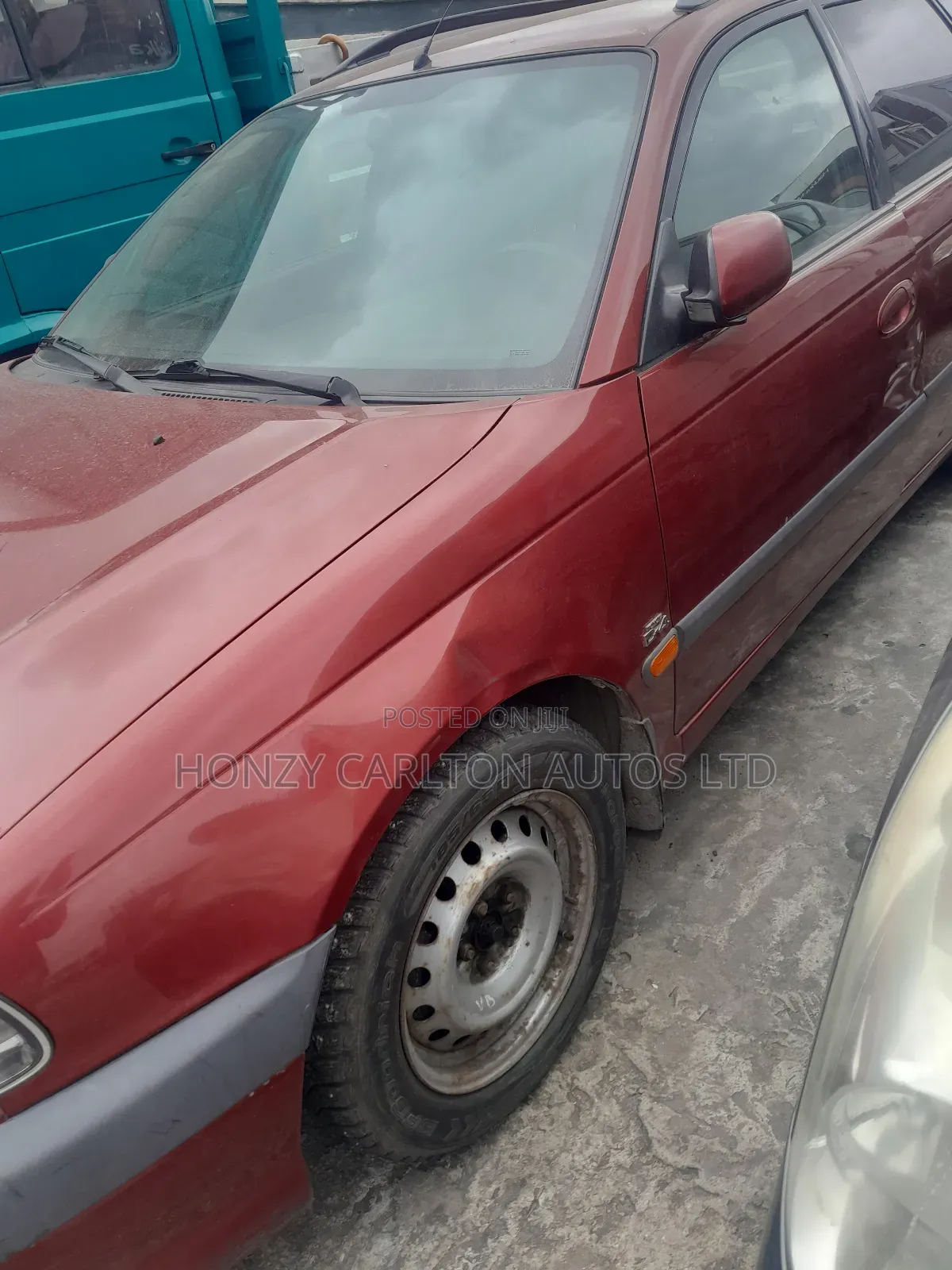 Toyota Avensis Liftback 2005 Red