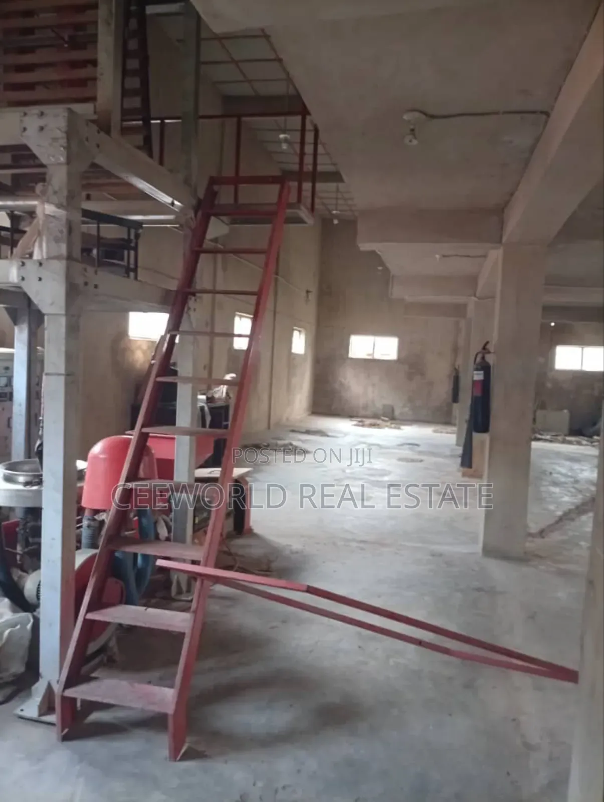 A Mini Warehouse Selfcompound Available for Lease