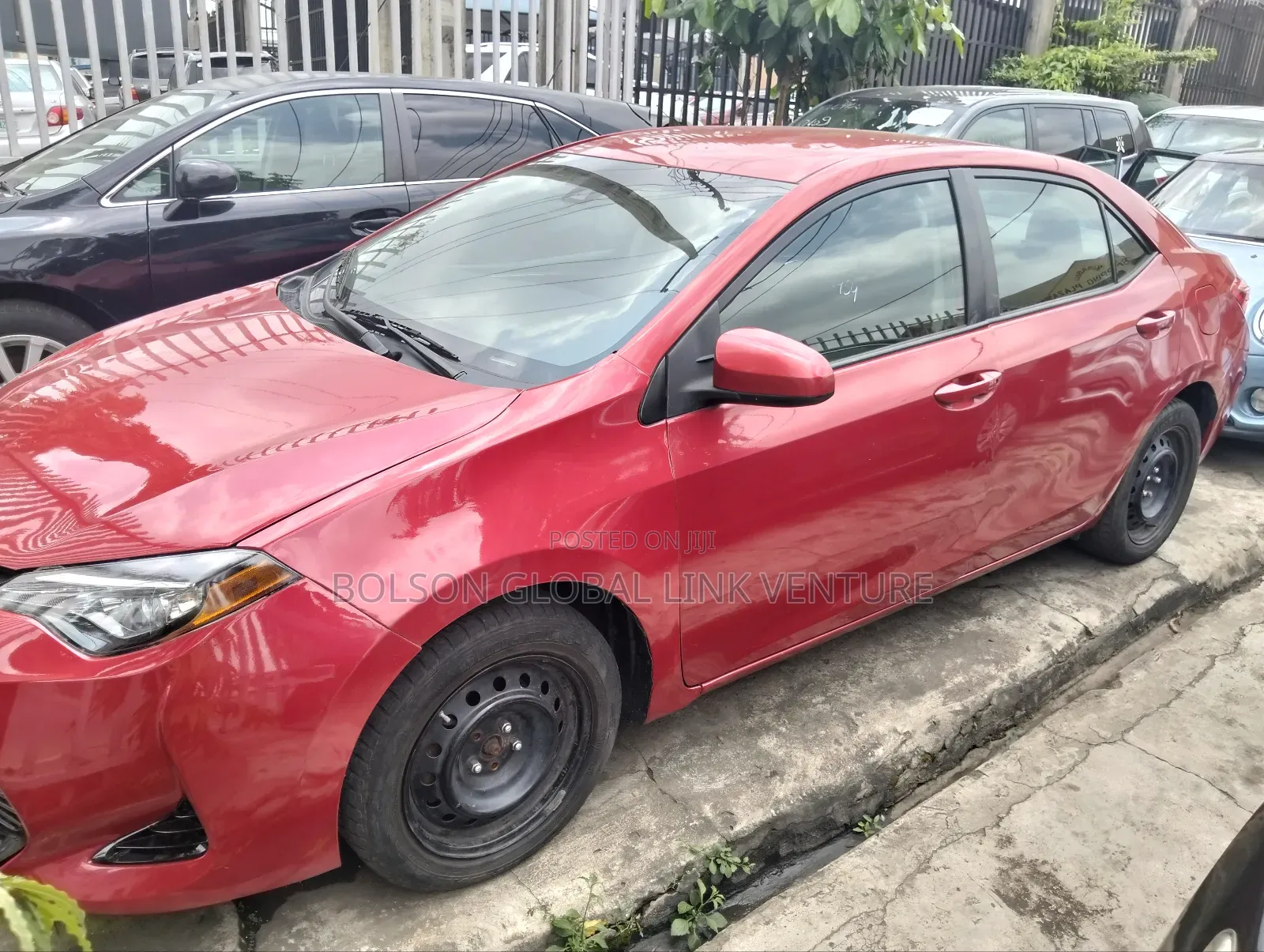 Toyota Corolla LE (1.8L 4cyl 2A) 2018 Red