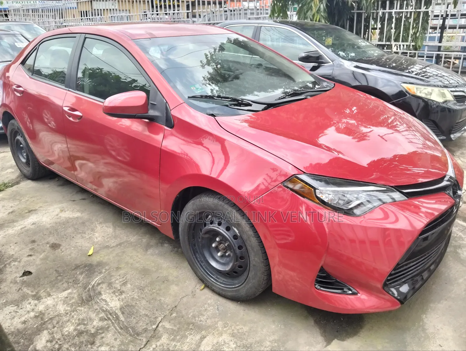 Toyota Corolla LE (1.8L 4cyl 2A) 2018 Red