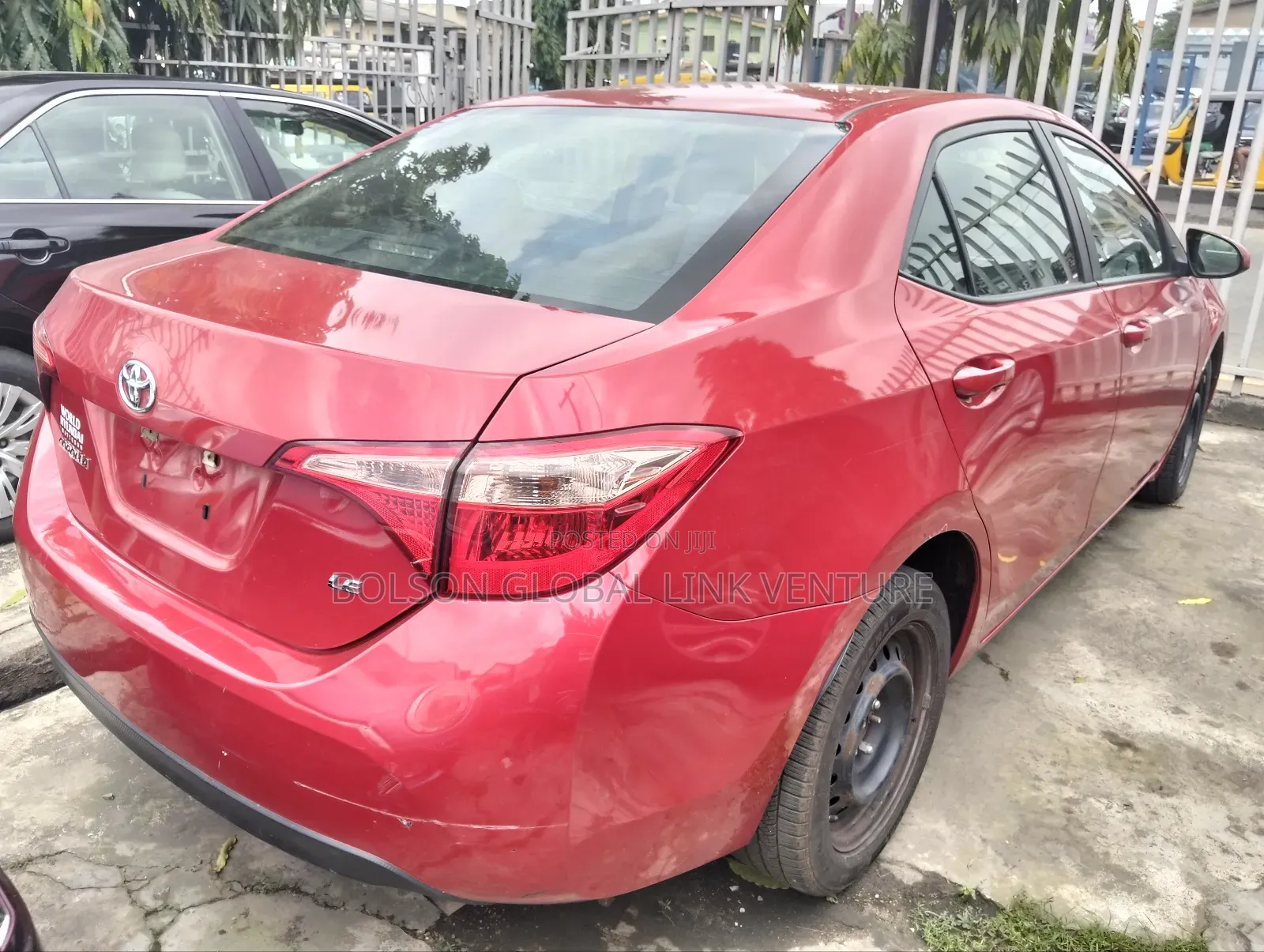 Toyota Corolla LE (1.8L 4cyl 2A) 2018 Red