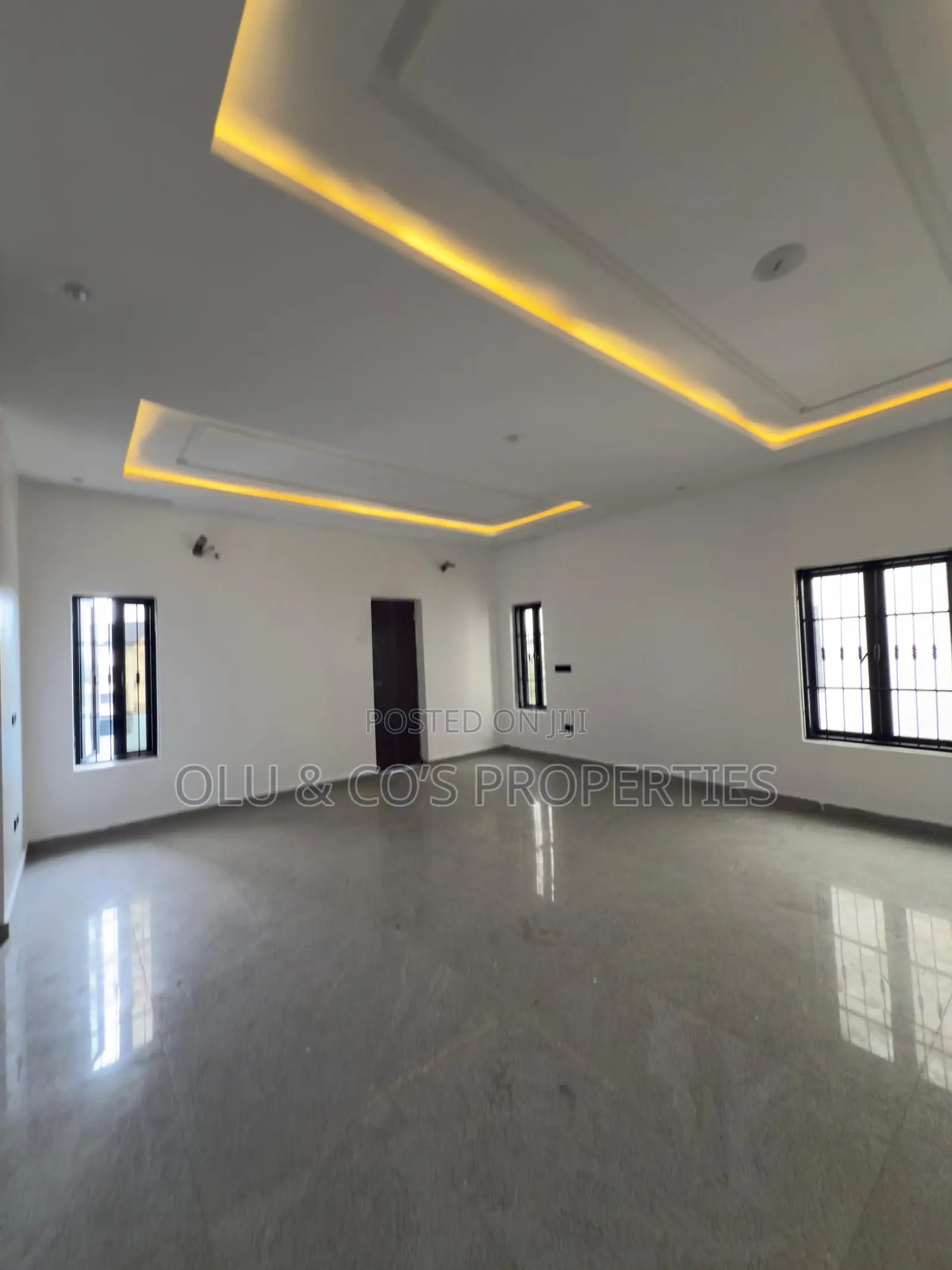 6bdrm Mansion in Guzape for sale