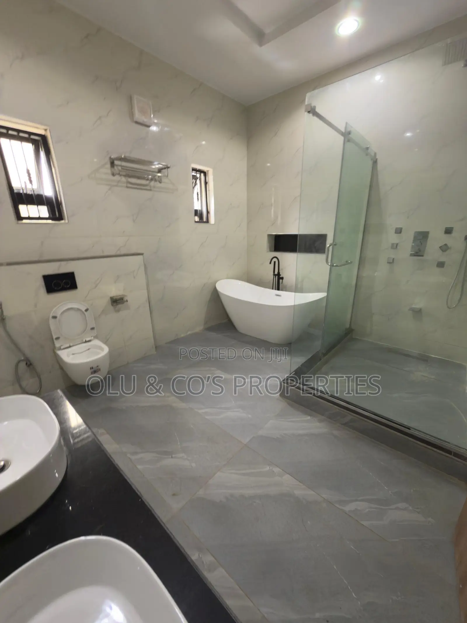 6bdrm Mansion in Guzape for sale