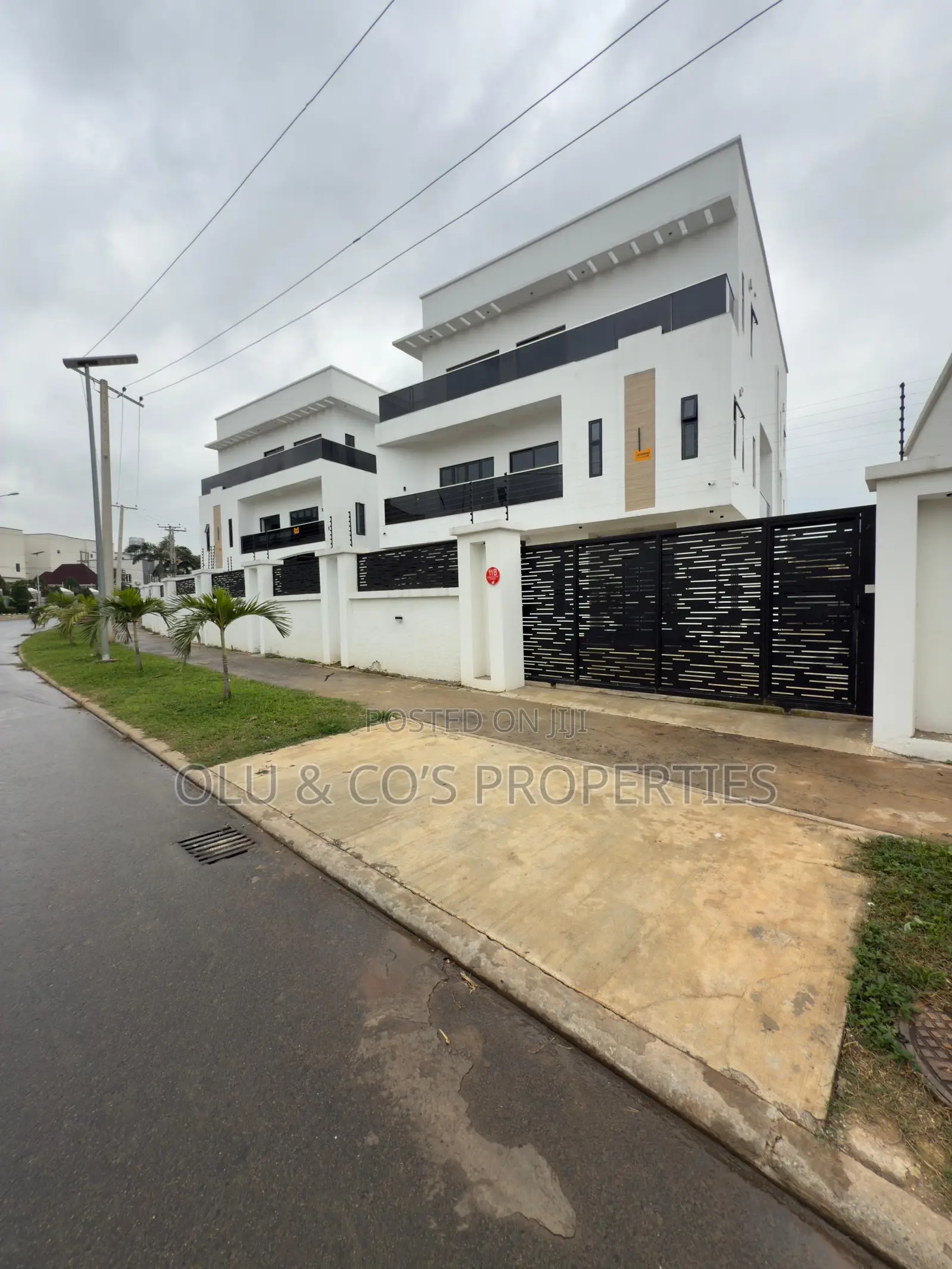 6bdrm Mansion in Guzape for sale