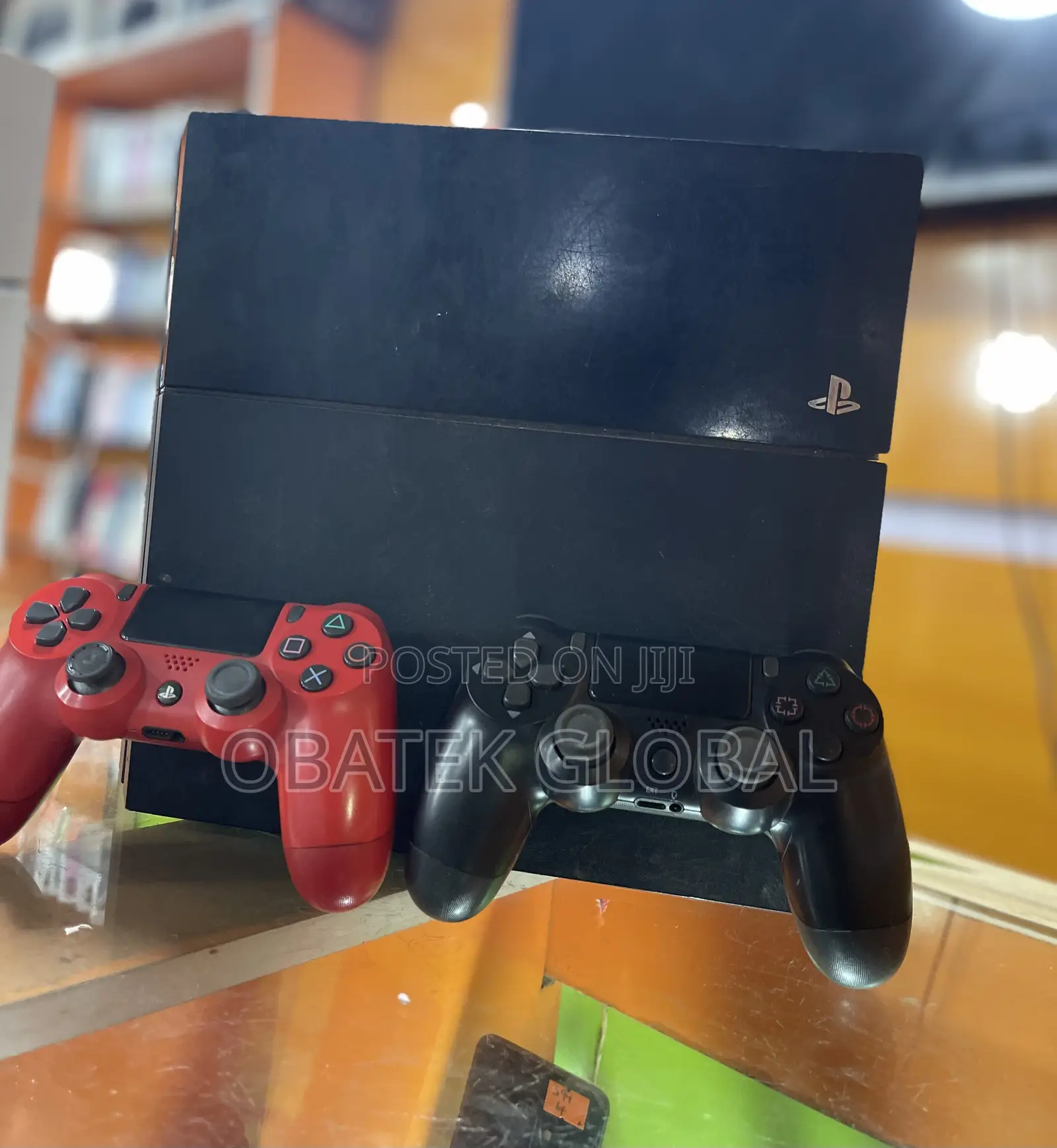 Playstation 4 Fat With 2 Pads and 8 Games.