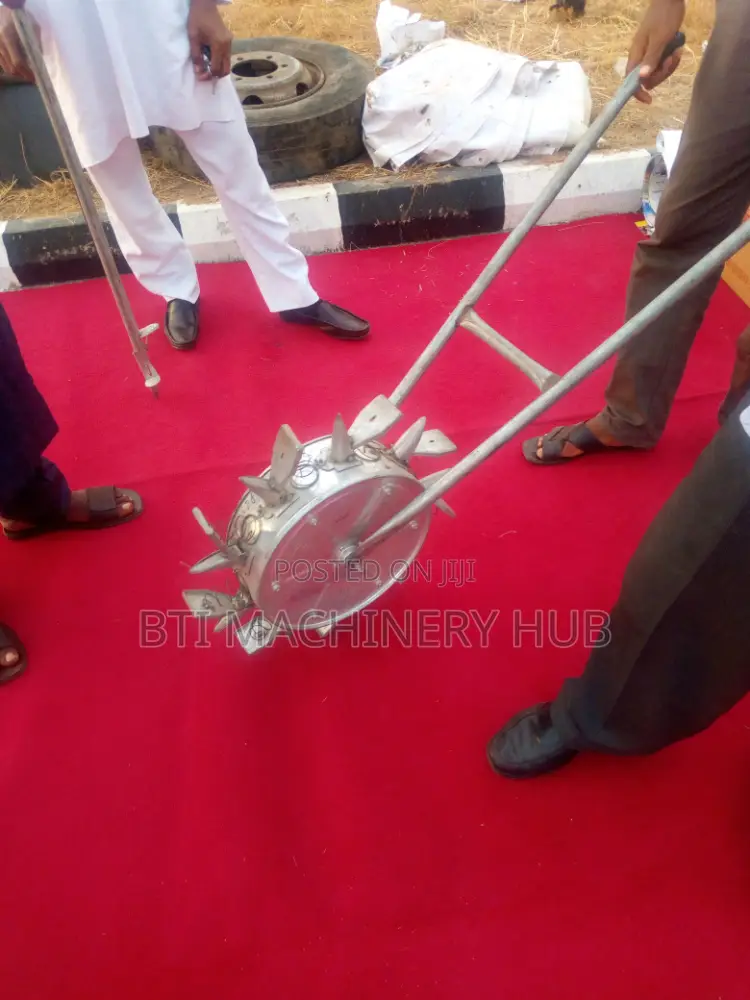 Manual Seed Planter With Fertilizers Spreader