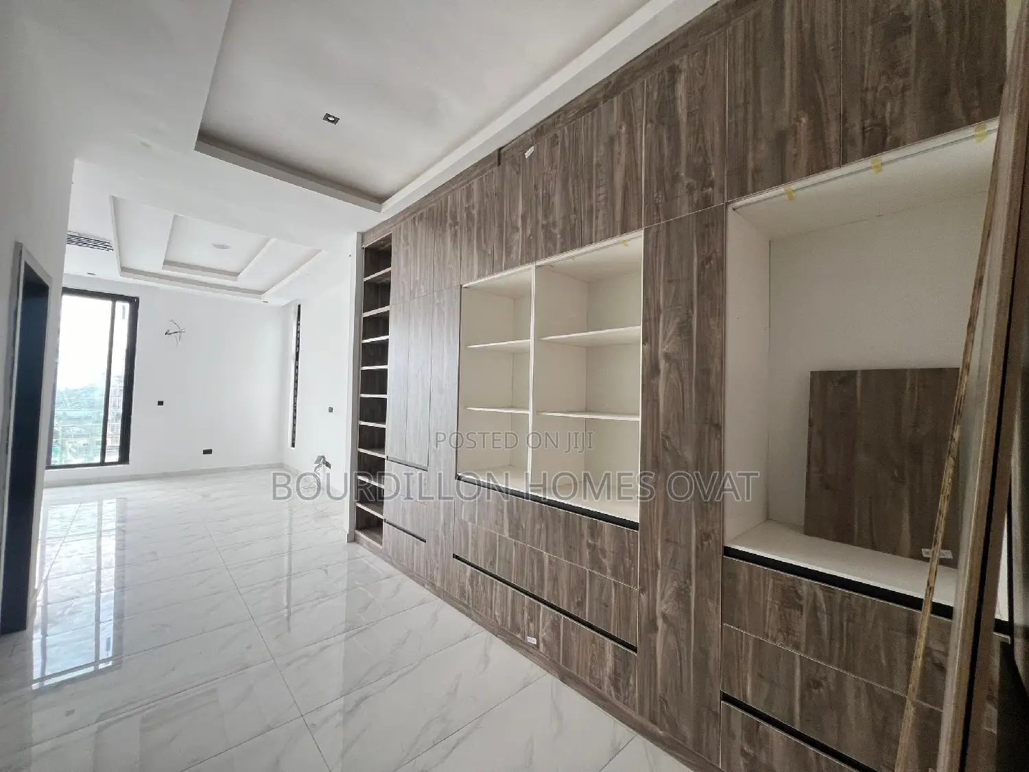 5bdrm Duplex in Osapa london for sale