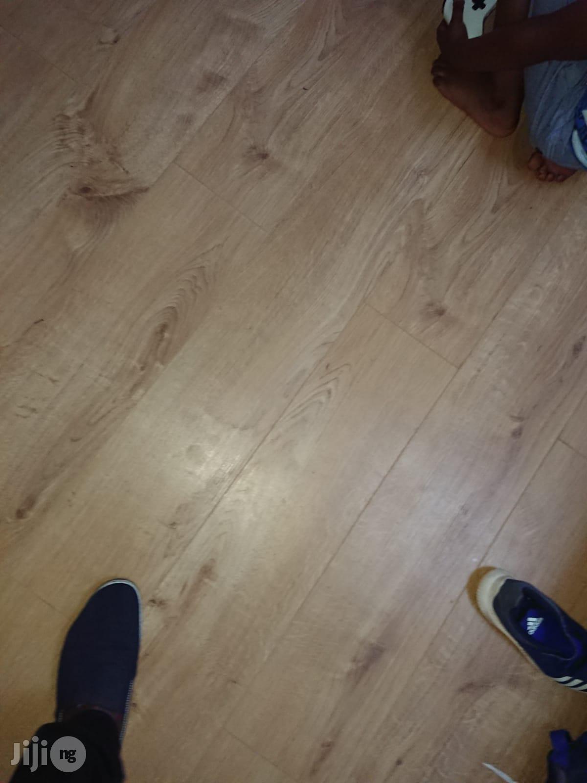 Wooden Flooring Tiles Laminated / Vinyl