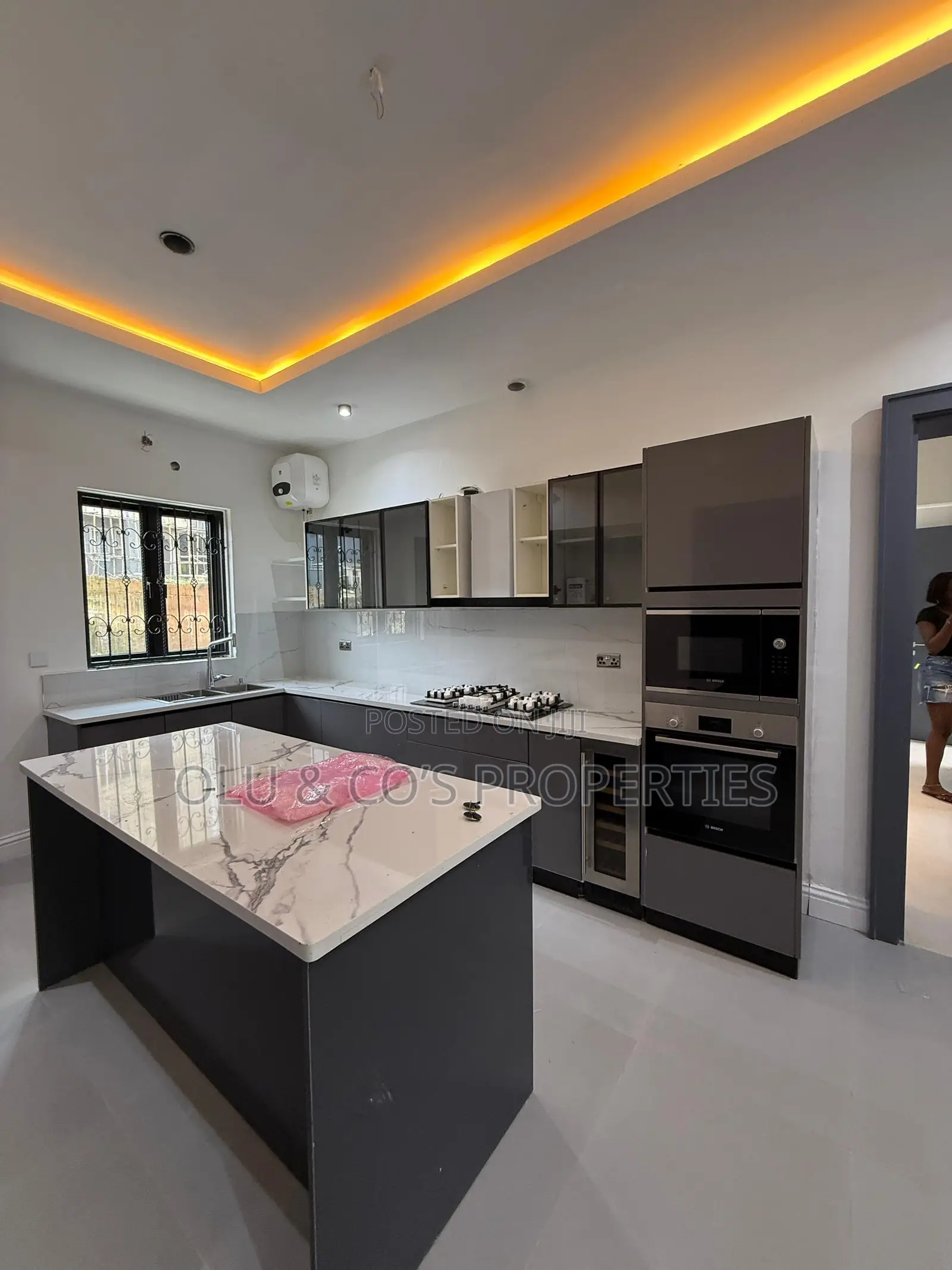 5bdrm Duplex in Guzape for sale