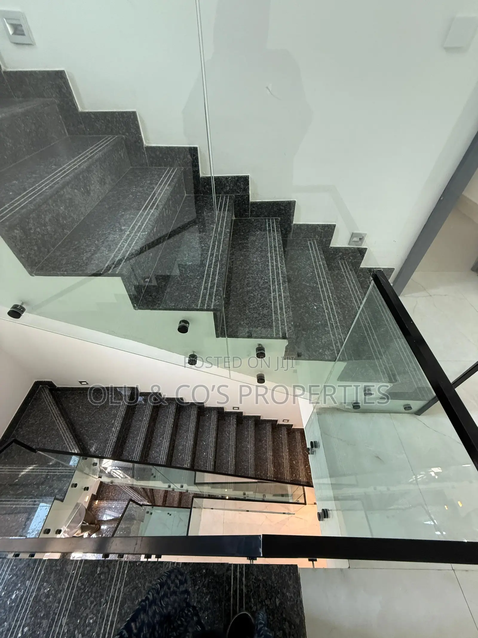 5bdrm Duplex in Guzape for sale