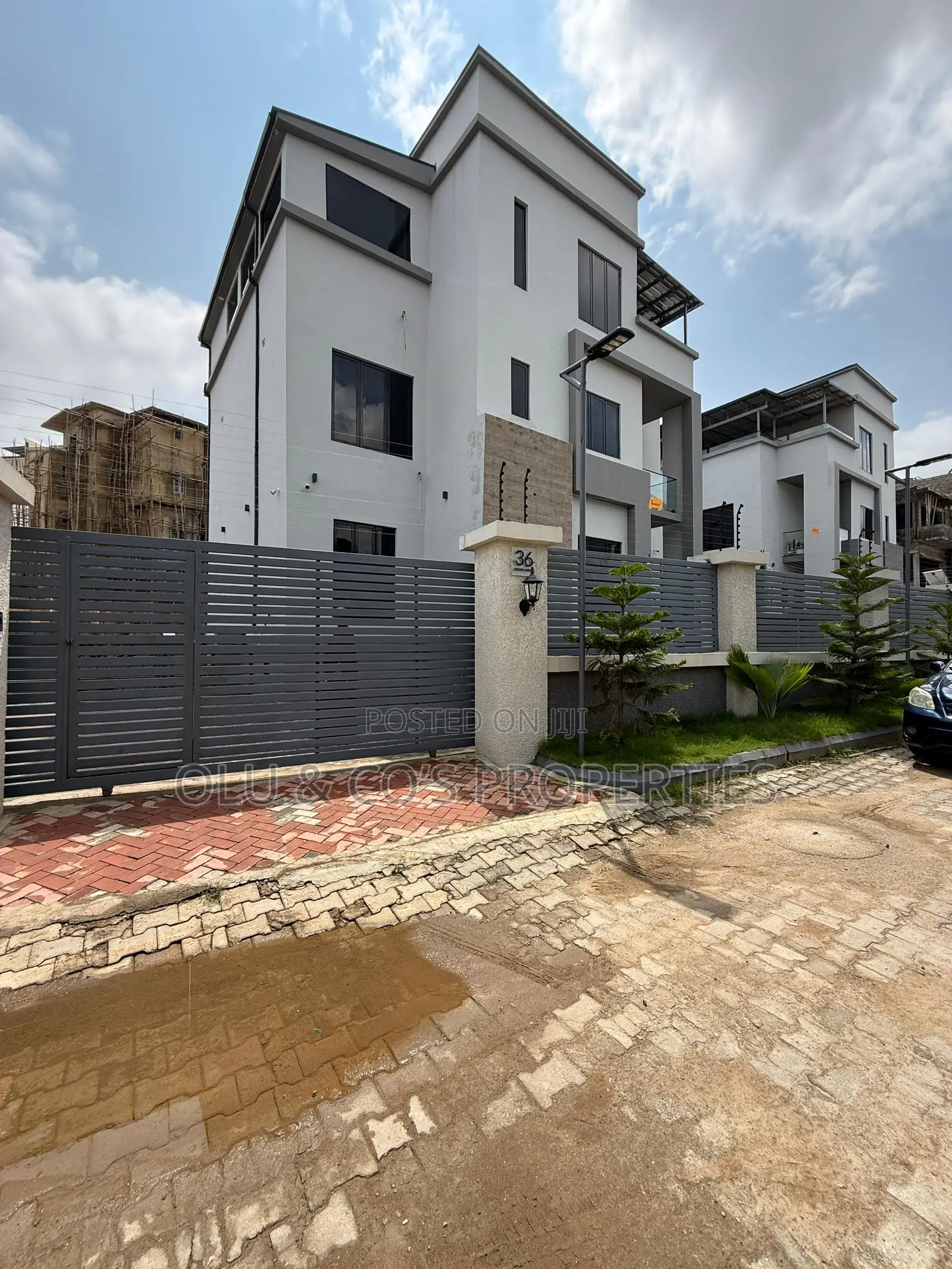 5bdrm Duplex in Guzape for sale