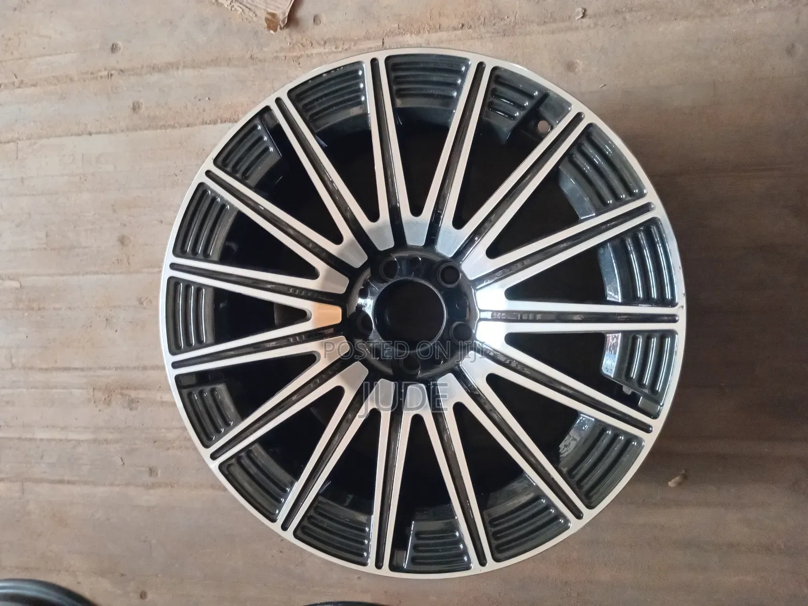 19-Inch Brand New Dubai Alloyed Wheels Are Available at Affordable Pri