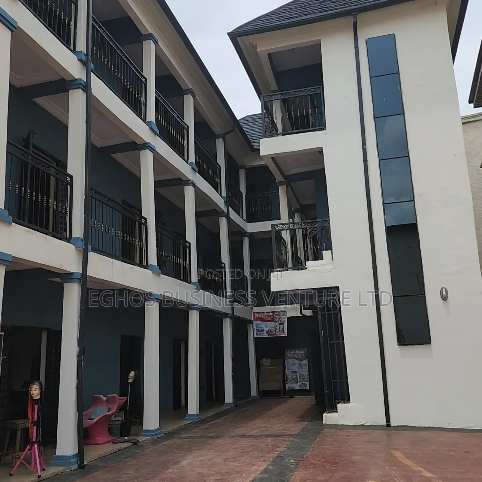 Brand-New Shopping Complex of Modern Shops Now Available for Rent