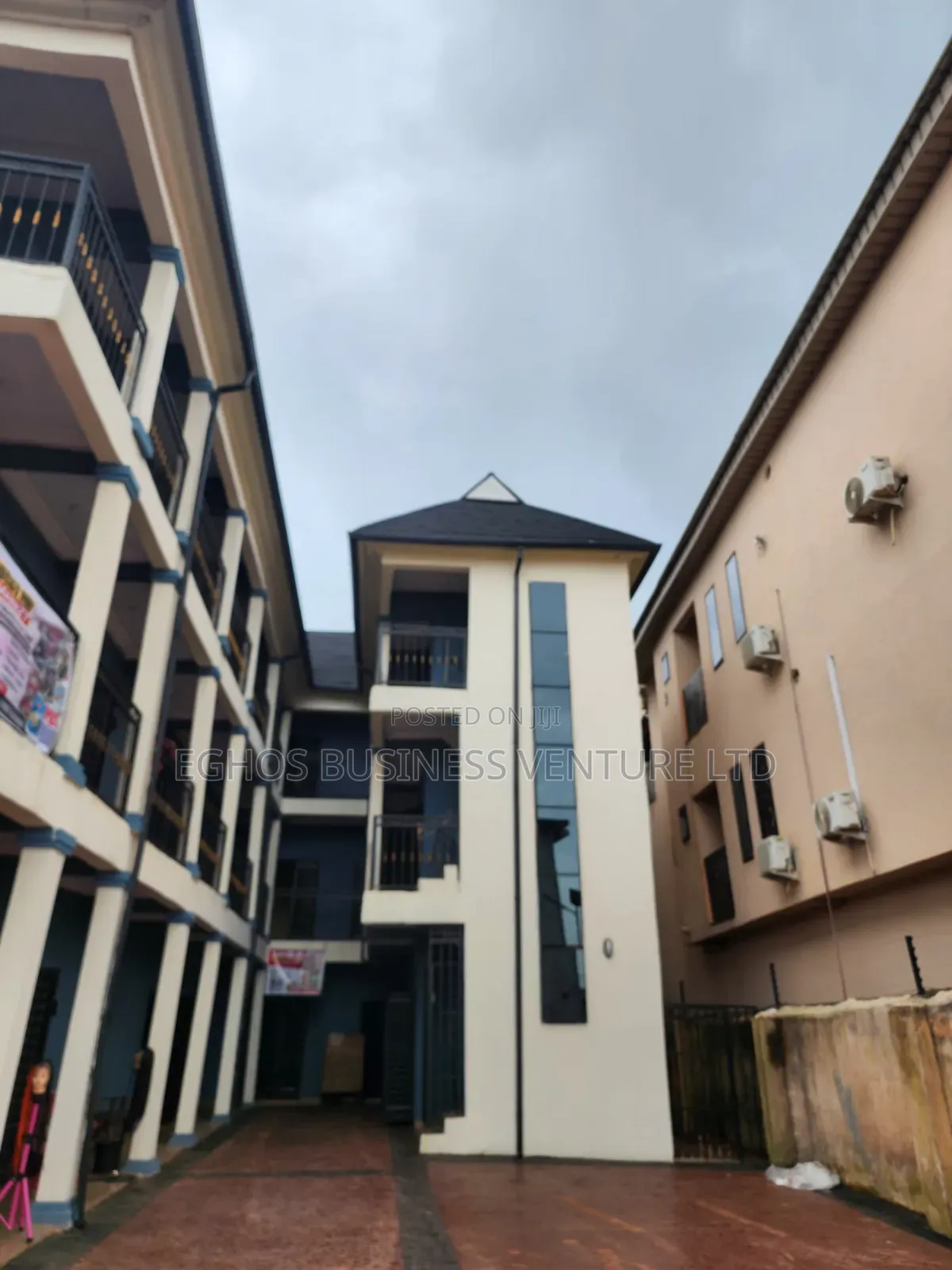 Brand-New Shopping Complex of Modern Shops Now Available for Rent