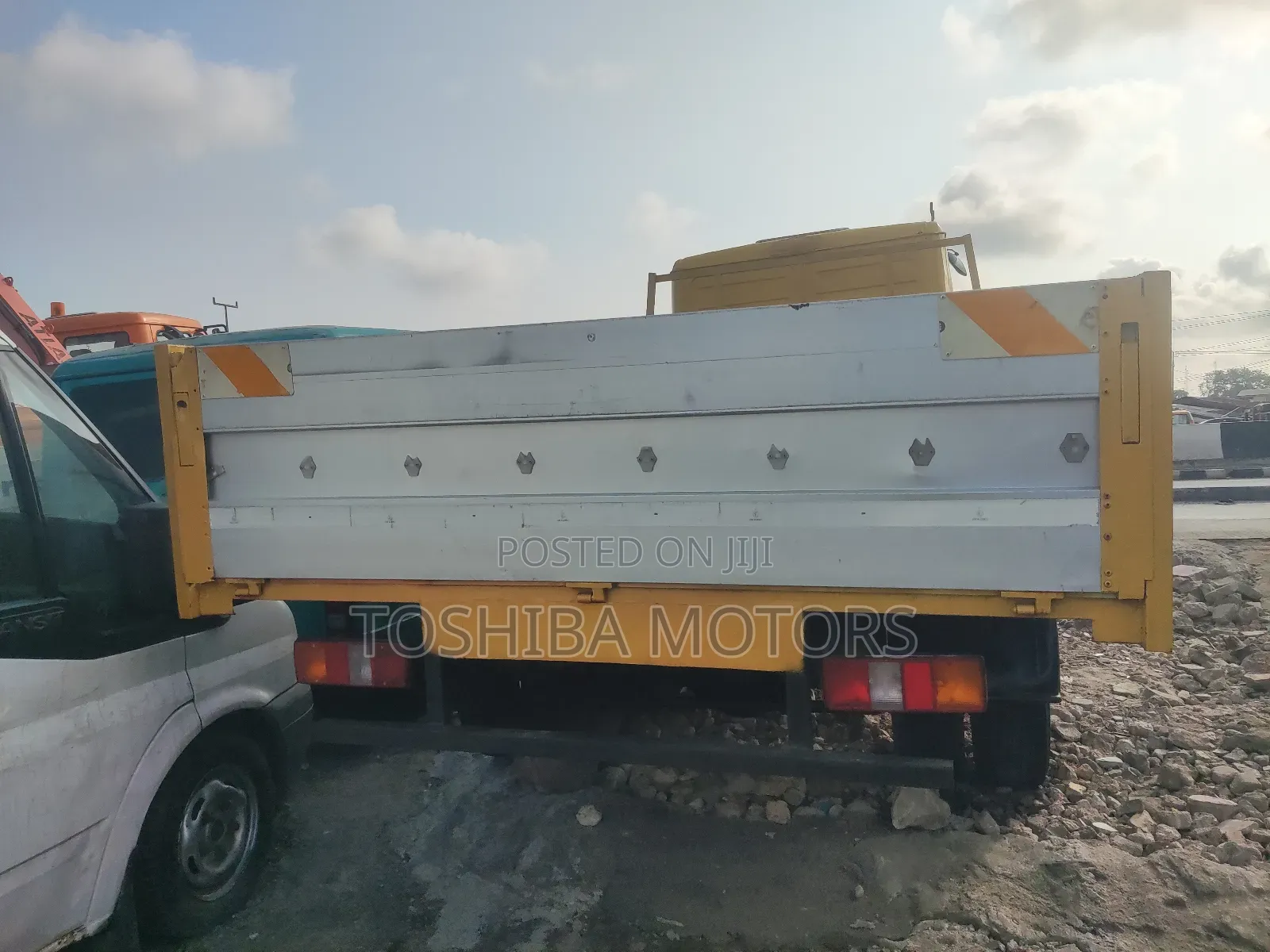 2002 814 Foreign Use Truck