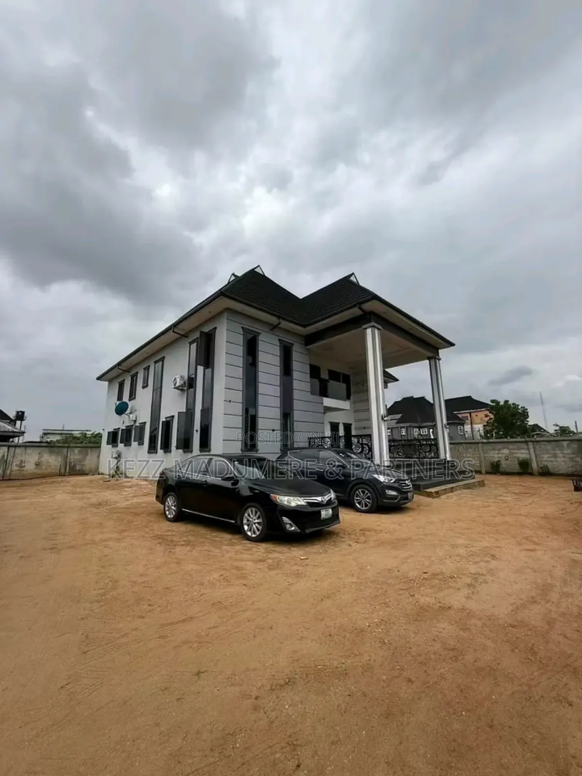 8bdrm Duplex in Gated Est, for sale