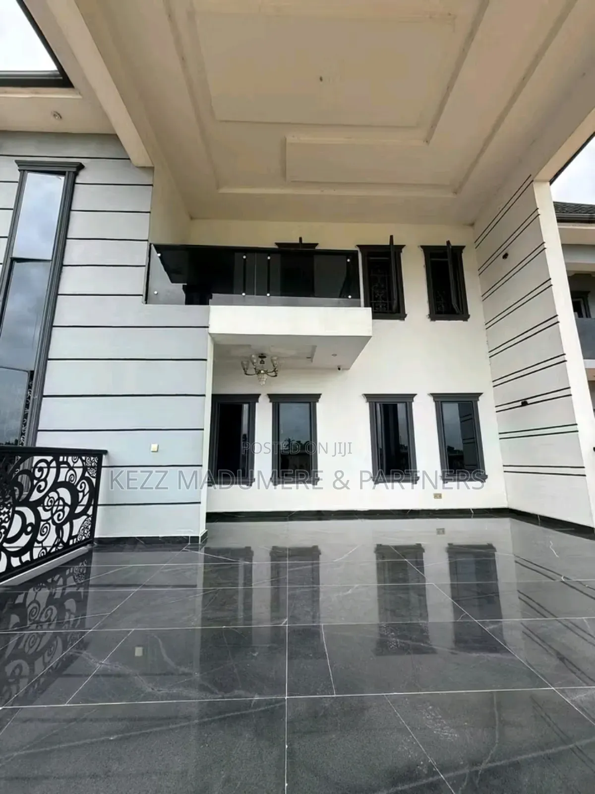 8bdrm Duplex in Gated Est, for sale