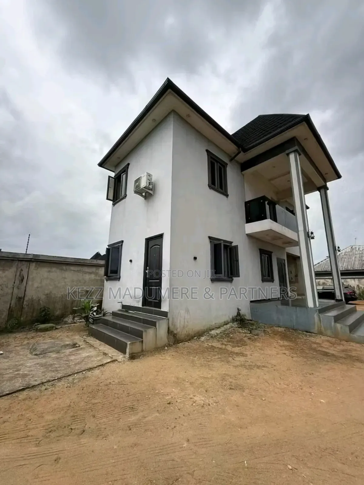 8bdrm Duplex in Gated Est, for sale