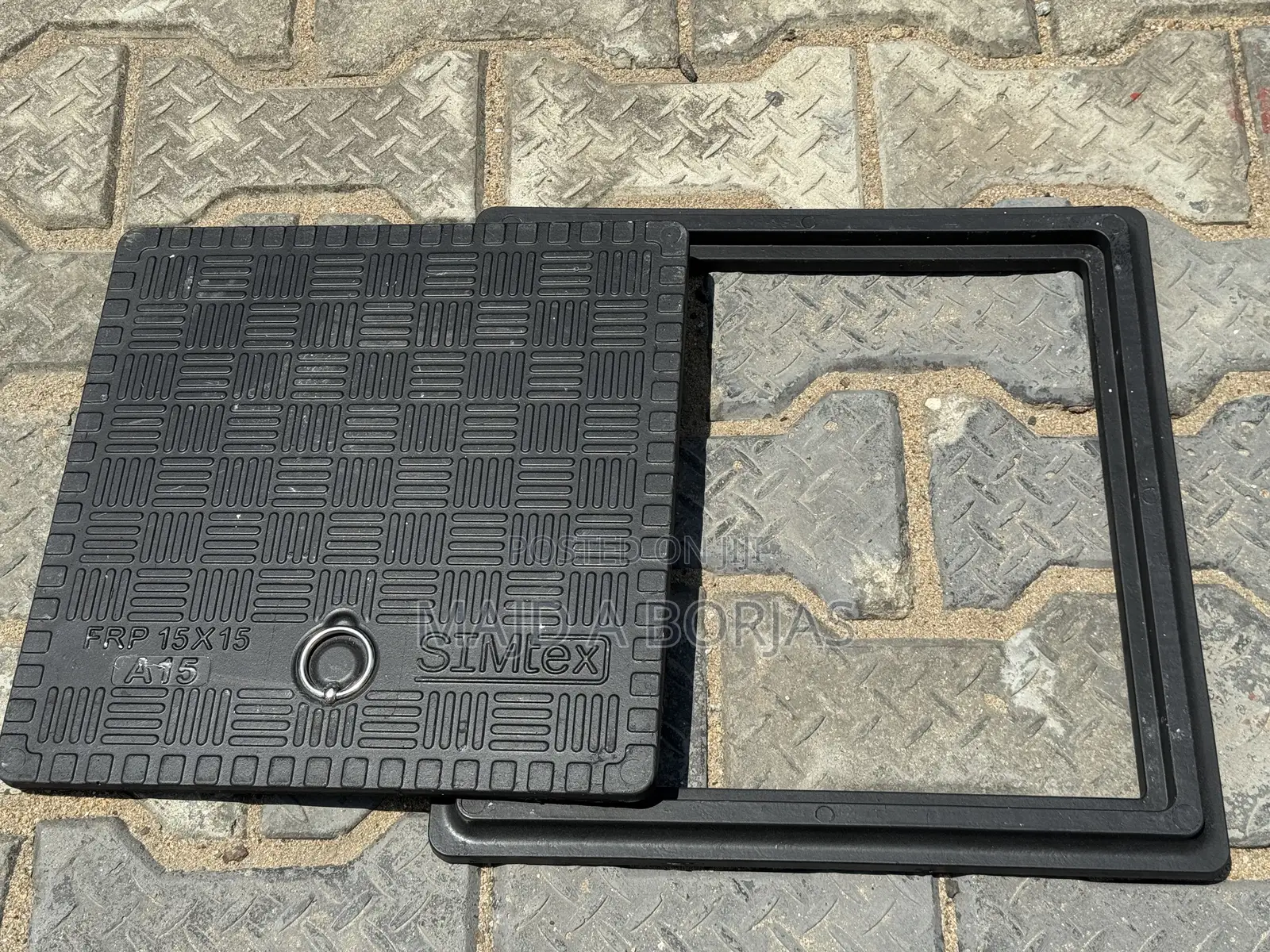 FRP/GRP Manhole Cover 40x40 A15 Black