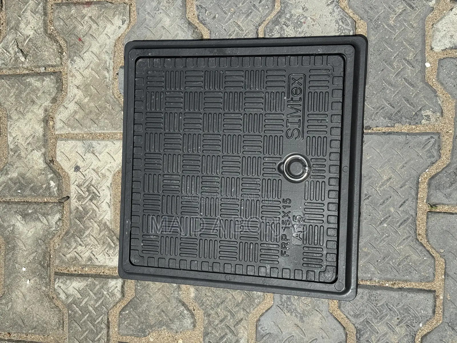 FRP/GRP Manhole Cover 40x40 A15 Black