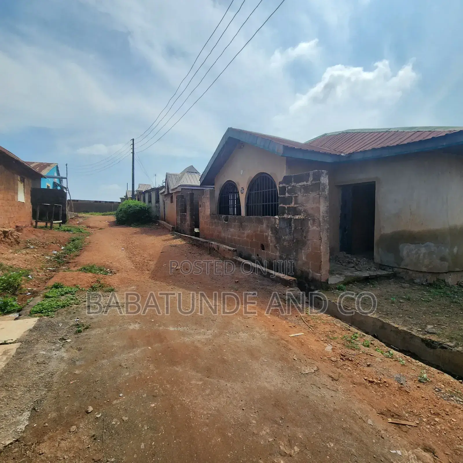 4bdrm Apartment in Ajibode for sale