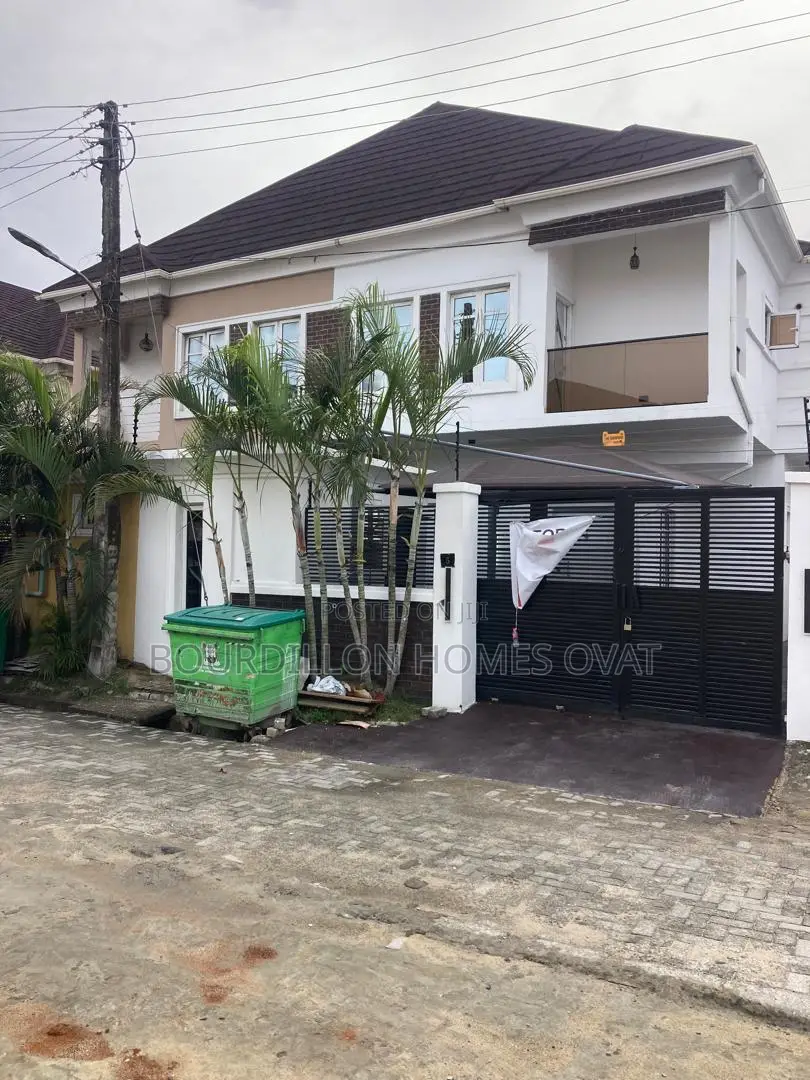 4bdrm Duplex in Chevron for sale