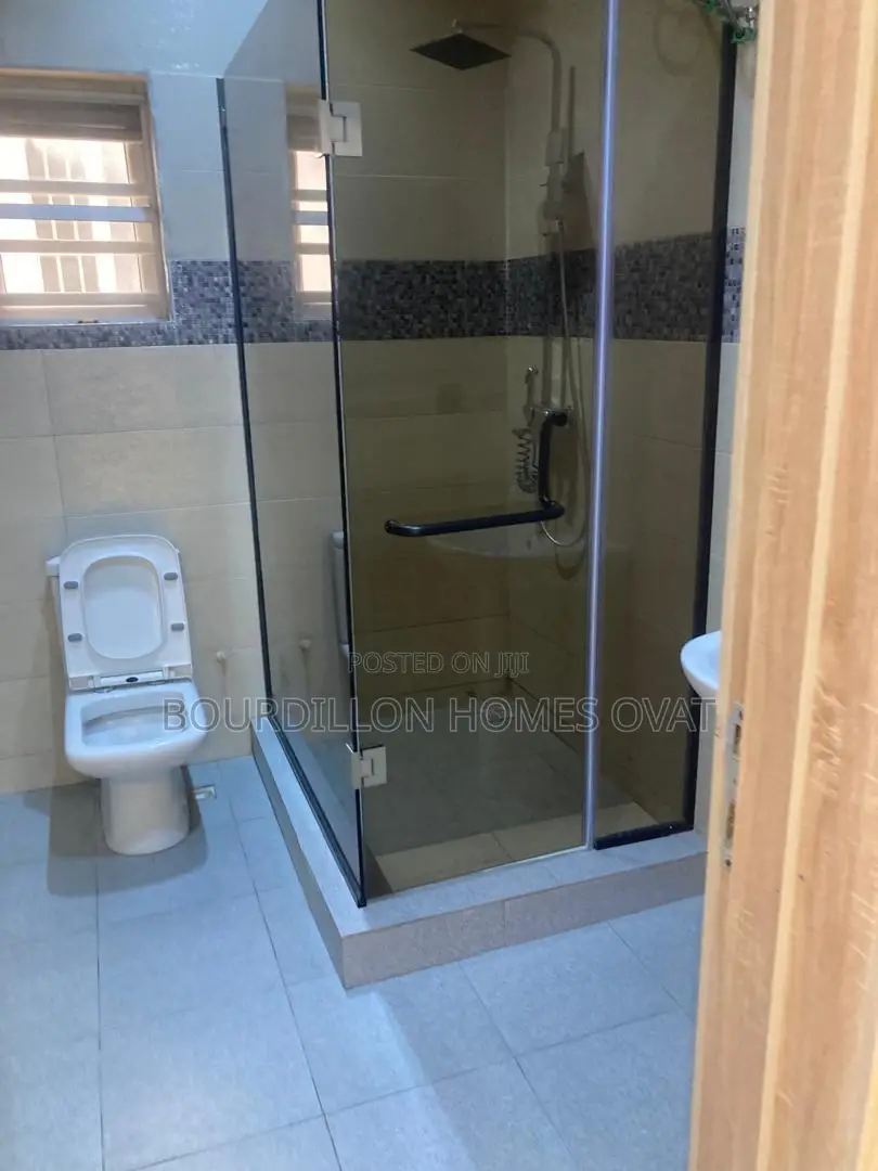4bdrm Duplex in Chevron for sale