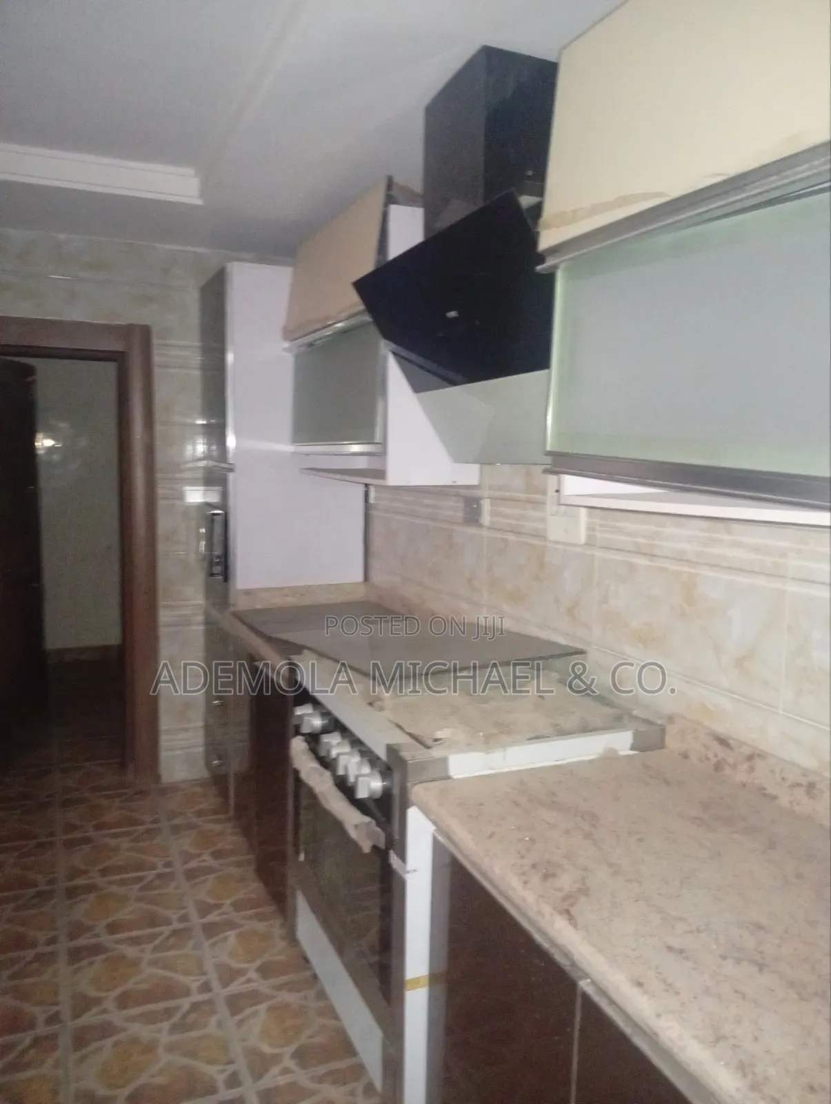 6bdrm Duplex in Apo Legislative Side for rent