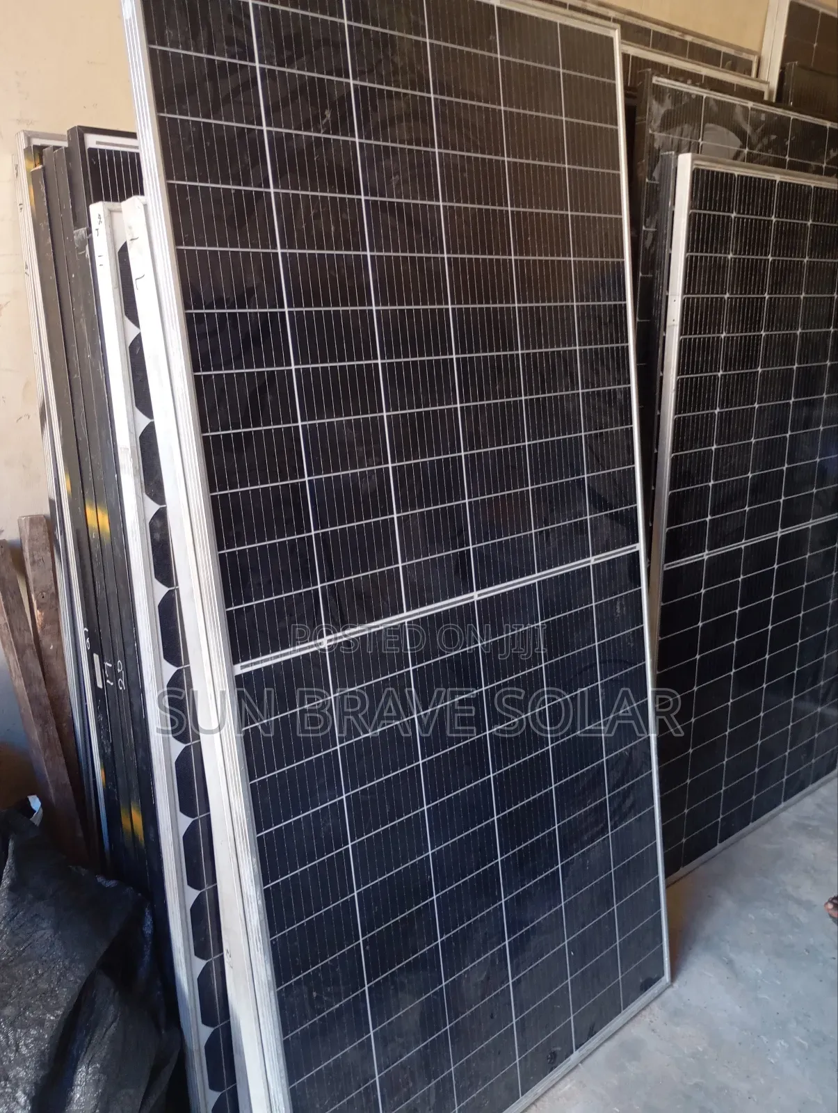 All Canadian Solar Panels Available 620w/330w/550w/450w