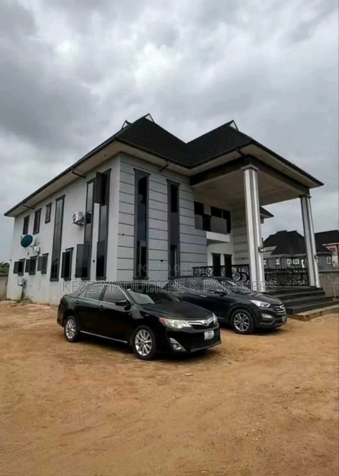 8bdrm Duplex in Gated Est, for sale