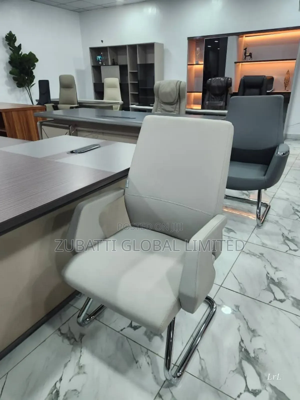 Executive Office Swivel Chair / Foreign Office Leather Swivel Chair