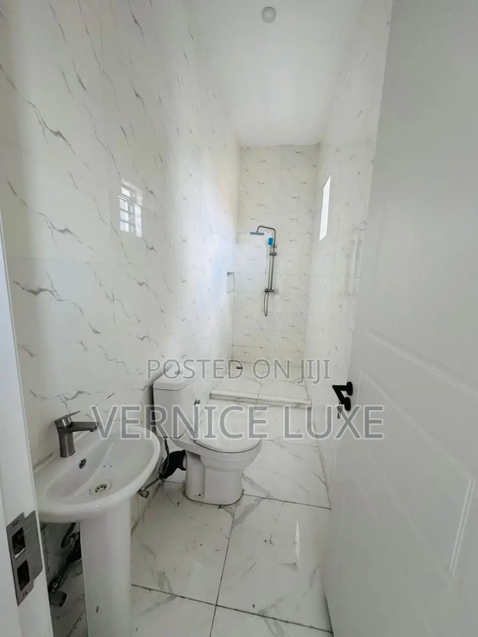 5bdrm Duplex in Thomas Estate for sale