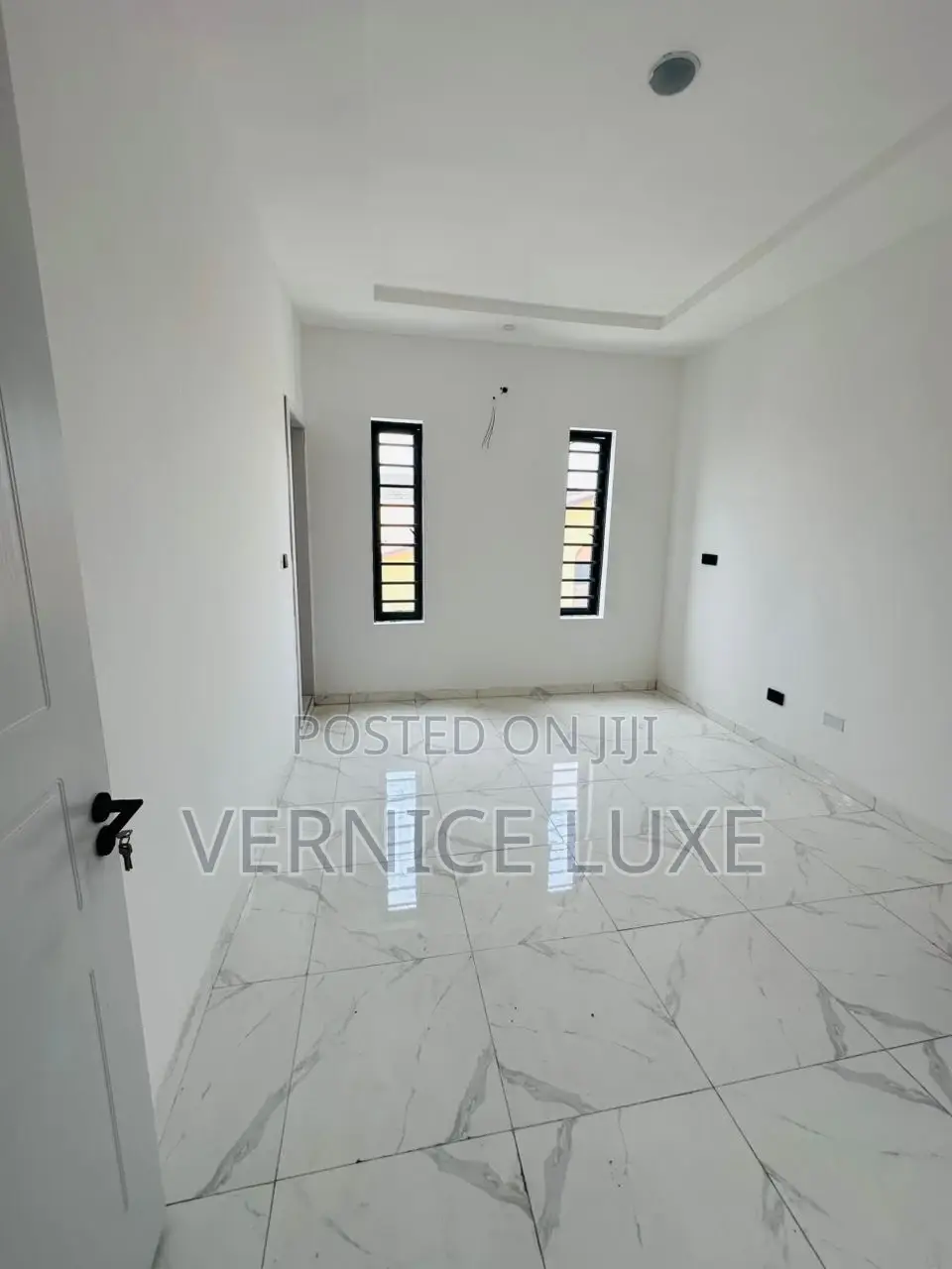 5bdrm Duplex in Thomas Estate for sale
