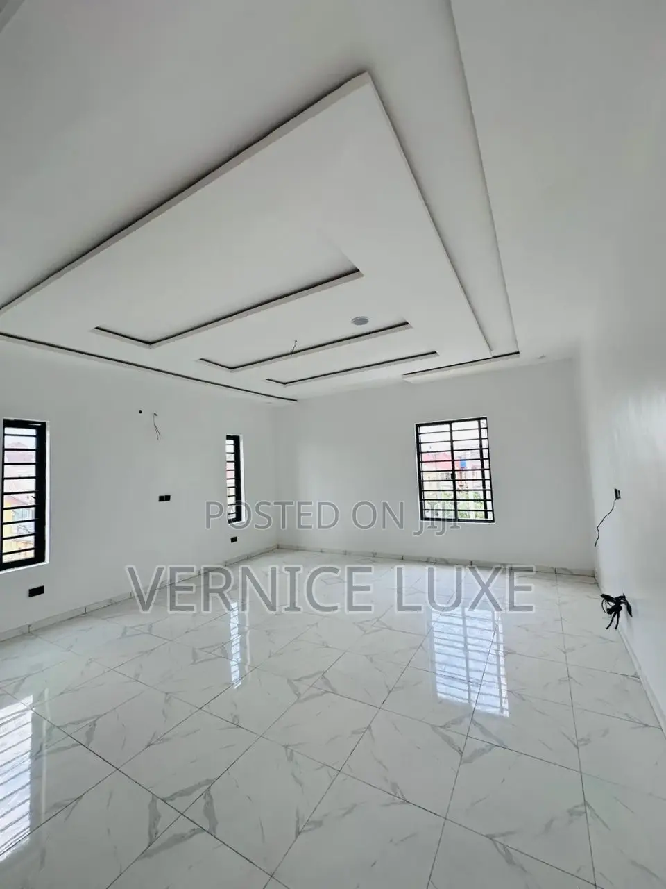 5bdrm Duplex in Thomas Estate for sale