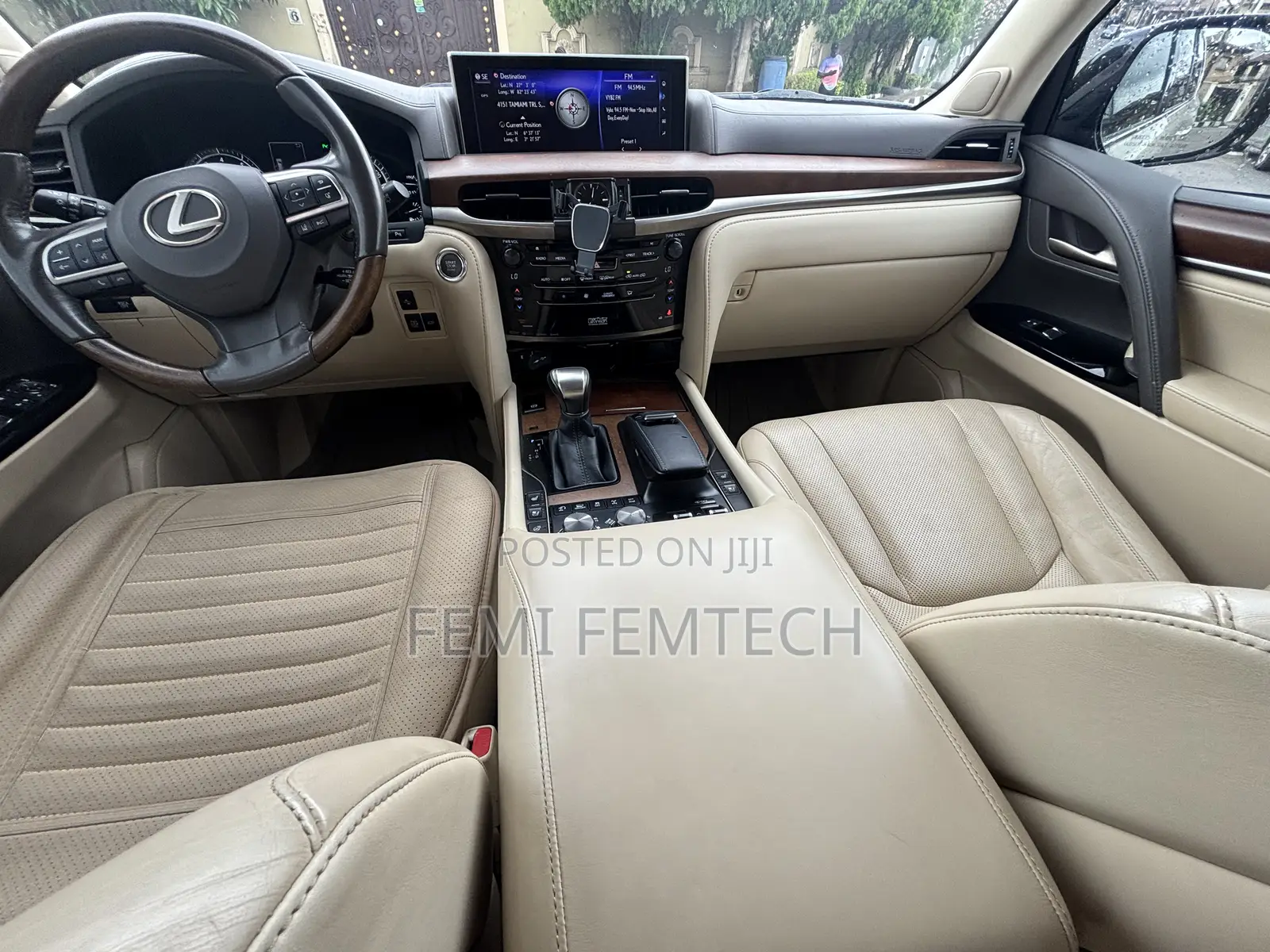 Lexus LX 2016 Gold