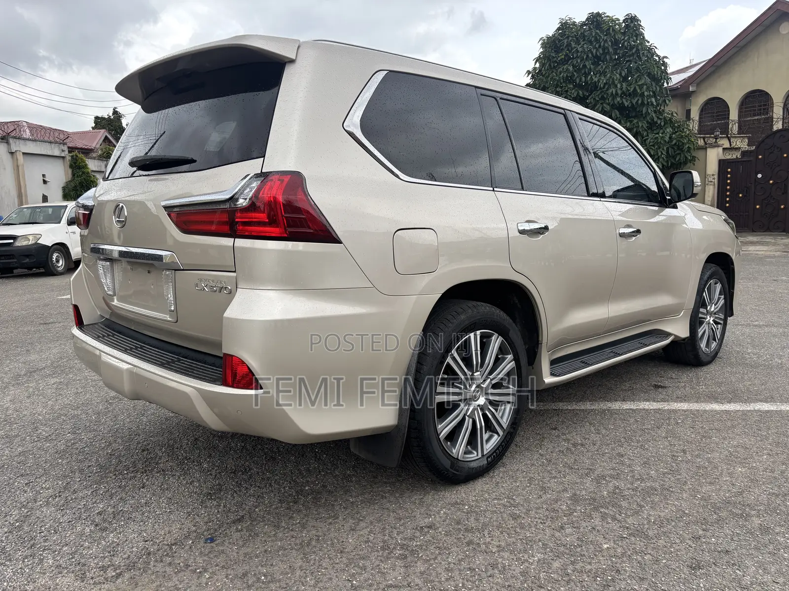 Lexus LX 2016 Gold