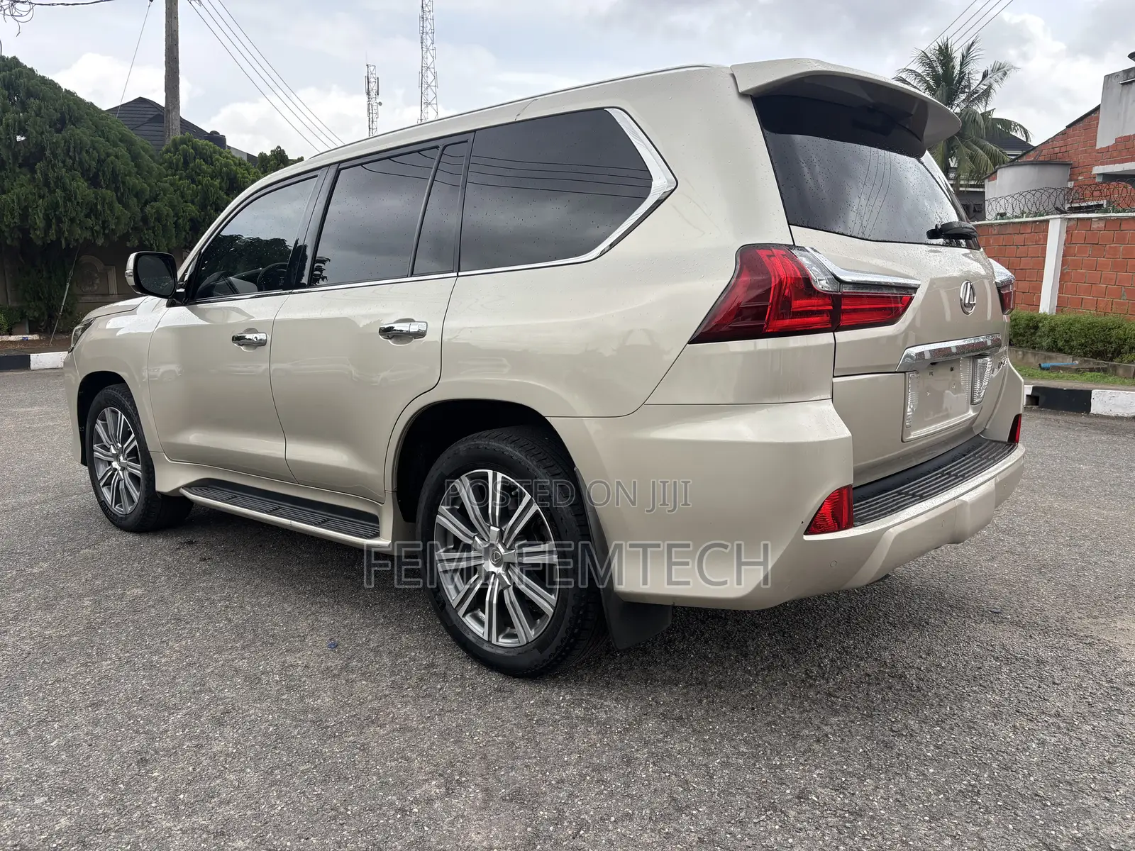 Lexus LX 2016 Gold