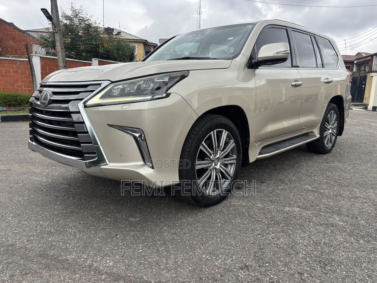 Lexus LX 2016 Gold