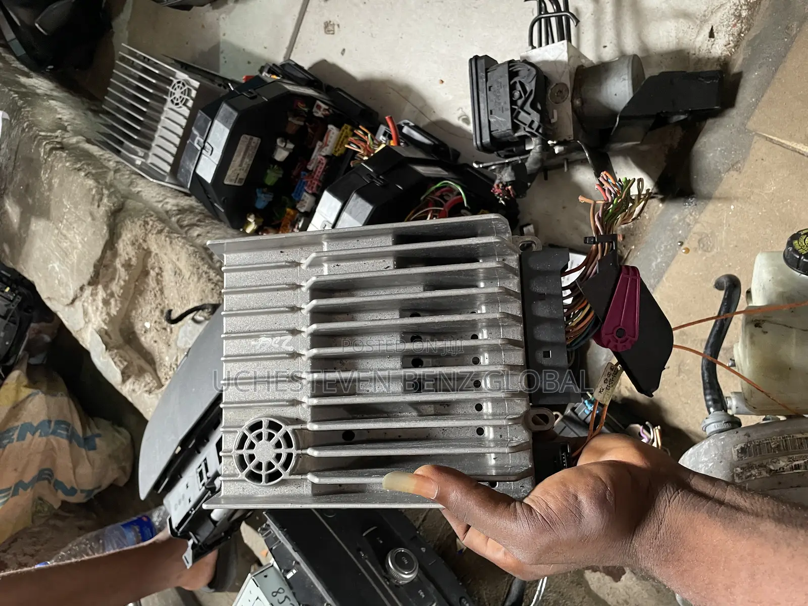 Mercedes Benz Amplifier C300 /GLK