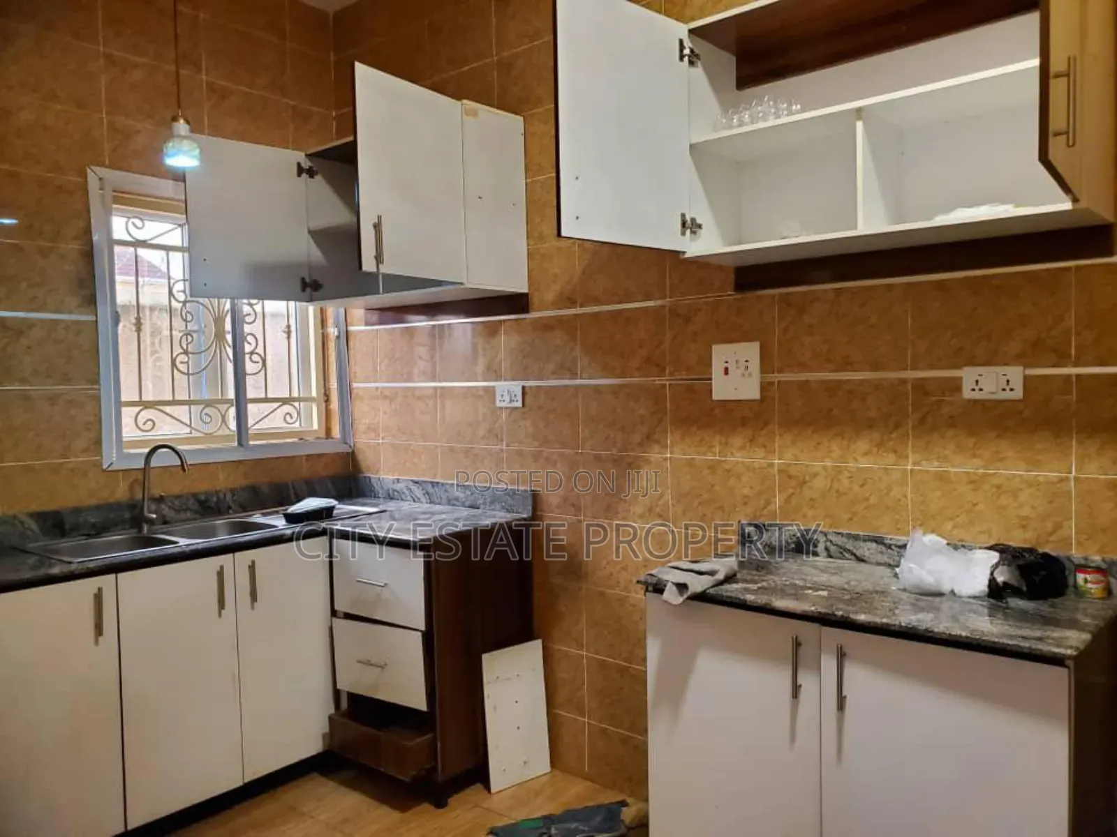 3bdrm Block of Flats in Nnpc Estate, Life Camp for rent