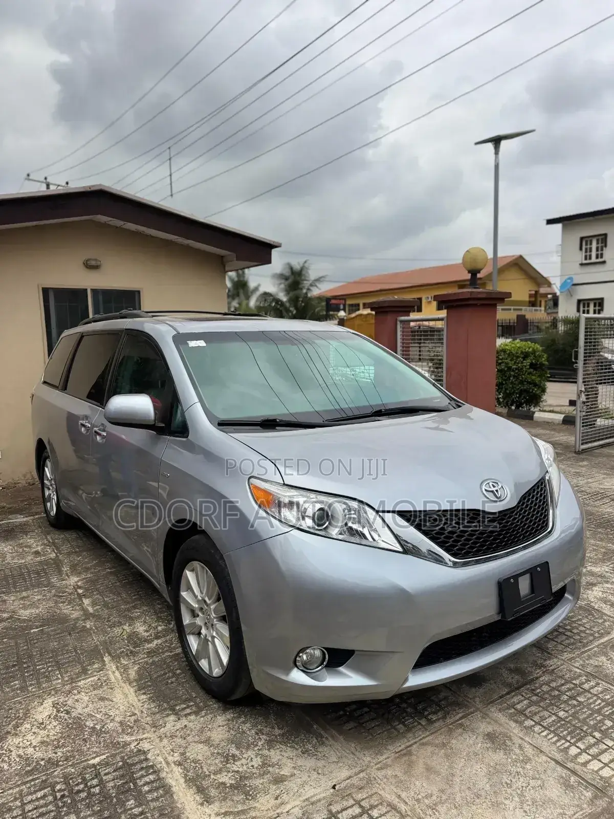 Toyota Sienna Limited AWD (3.5L 6cyl 8A) 2018 Silver